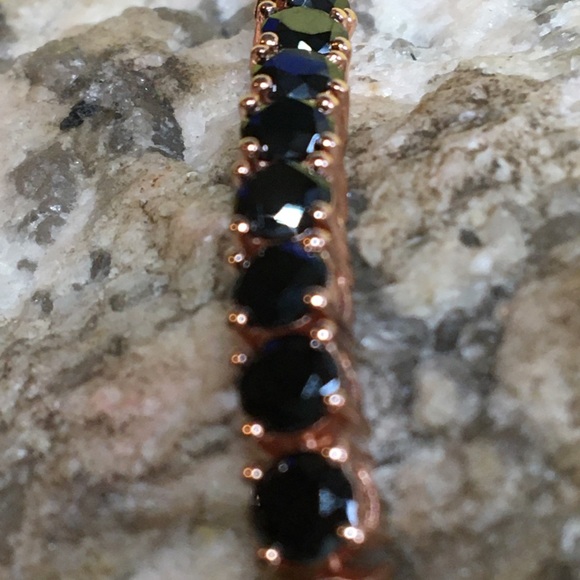 Spinel in Rose Gold - Picture 4 of 11